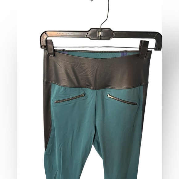 Aday Throw It Higher Leggings - Picture 3 of 9